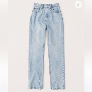 Abercrombie & Fitch Ultra High Rise 90s Straight Jean in Light Wash